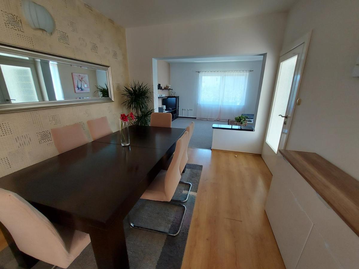 Apartman Larisa Kampor Exterior photo