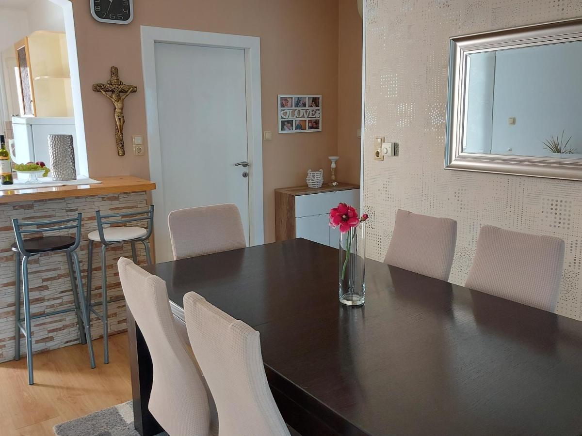 Apartman Larisa Kampor Exterior photo