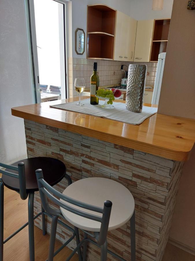Apartman Larisa Kampor Exterior photo