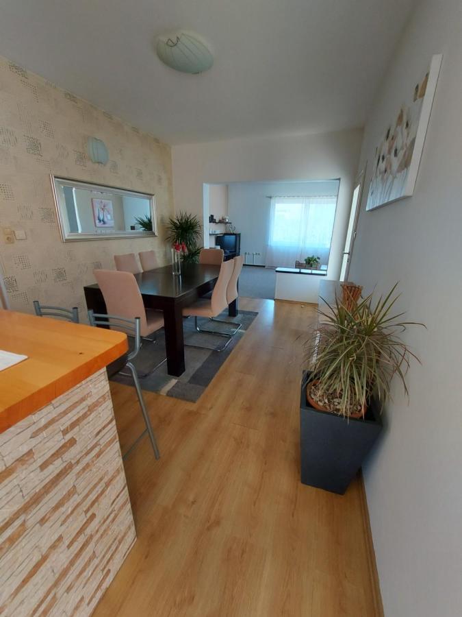 Apartman Larisa Kampor Exterior photo