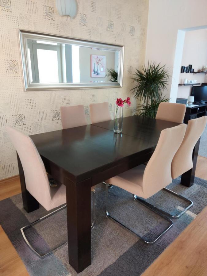 Apartman Larisa Kampor Exterior photo