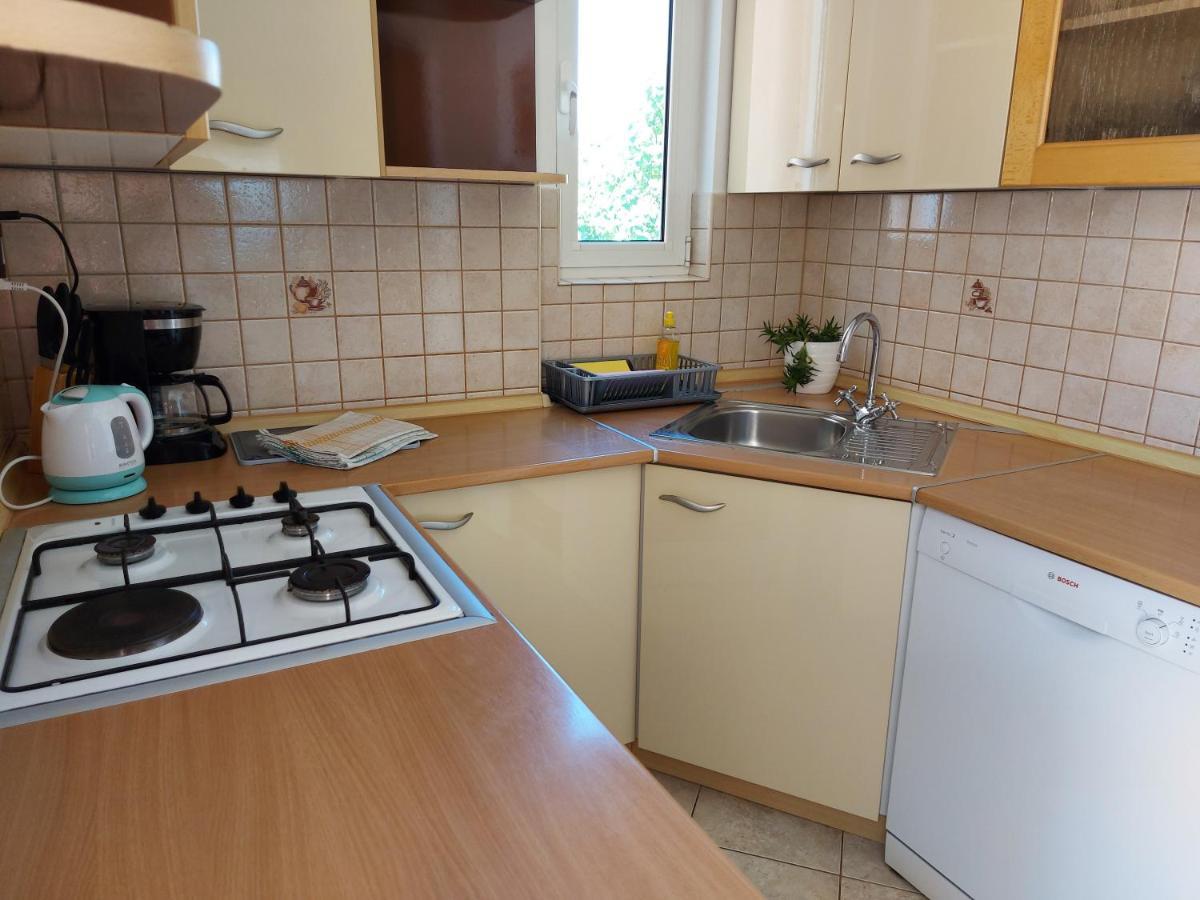 Apartman Larisa Kampor Exterior photo