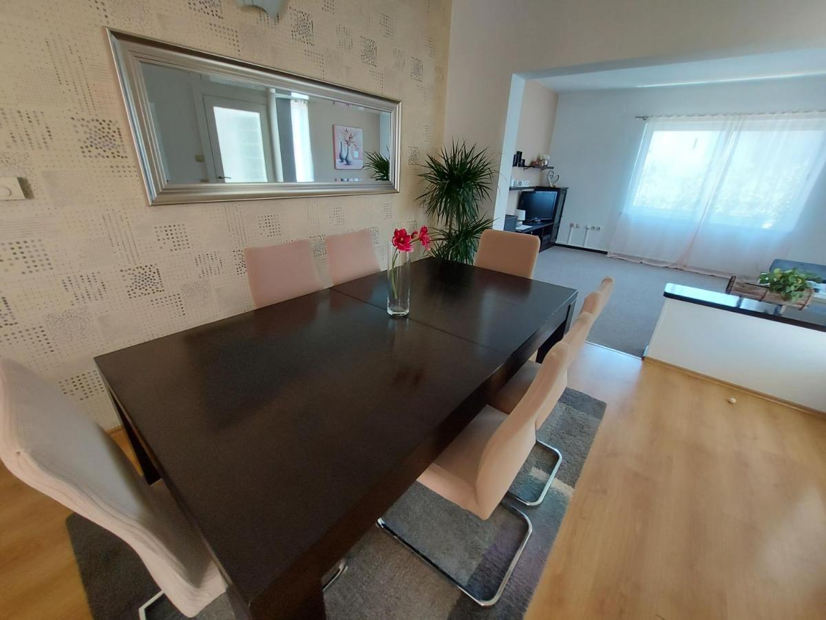 Apartman Larisa Kampor Exterior photo