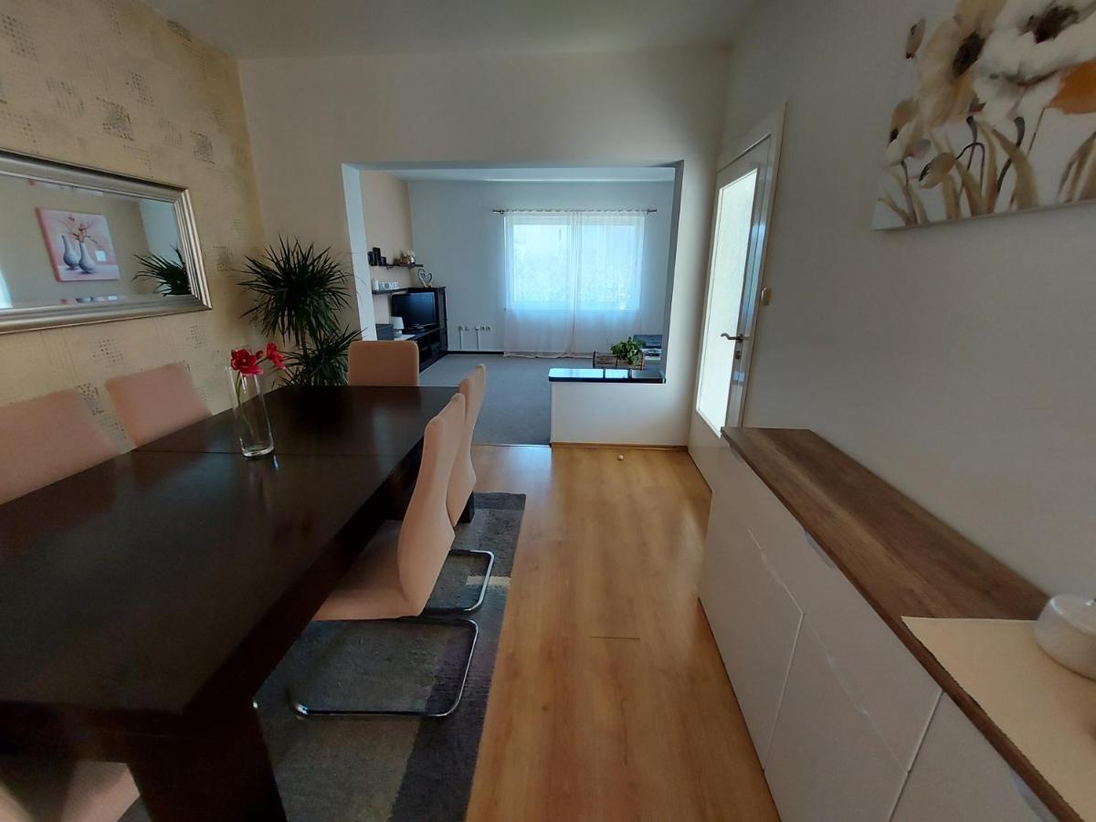 Apartman Larisa Kampor Exterior photo