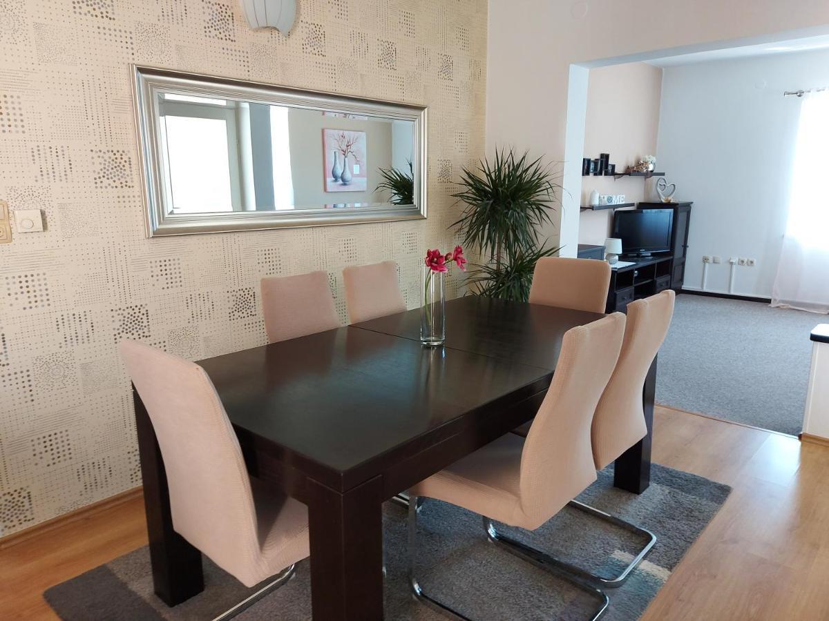 Apartman Larisa Kampor Exterior photo