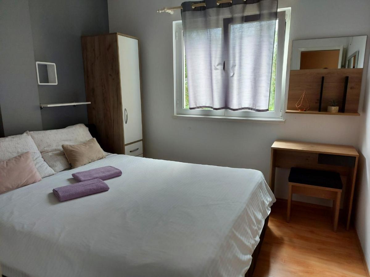Apartman Larisa Kampor Exterior photo