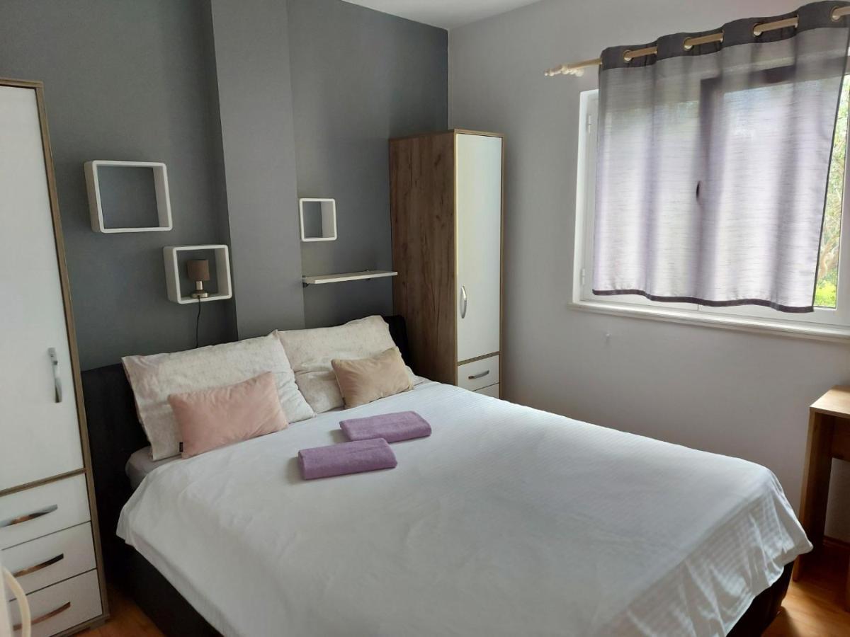 Apartman Larisa Kampor Exterior photo