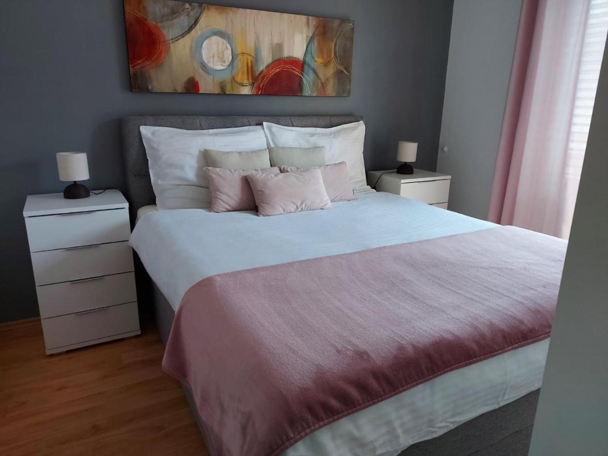 Apartman Larisa Kampor Exterior photo