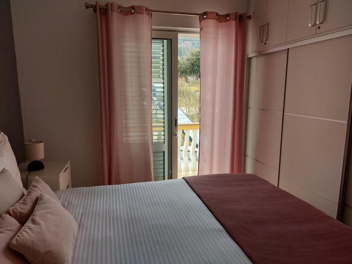 Apartman Larisa Kampor Exterior photo